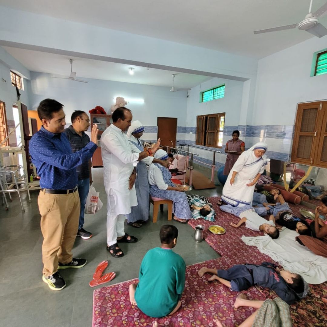 Read more about the article Our Senior members spent some time with Divyang children Along with Chairman Municipal Corporation at Nehru Nagar, Bhopal